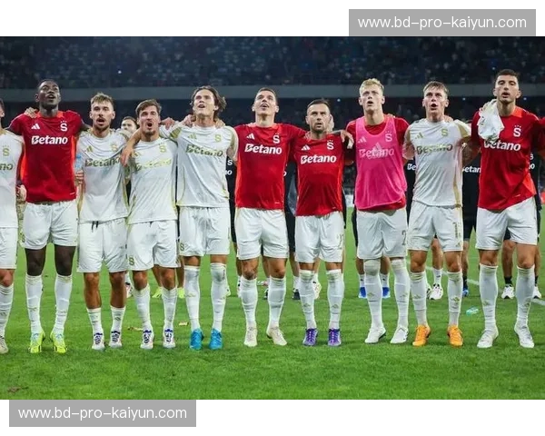 光影之城的极尽繁华，撞上贝尔格莱德的铁血黄昏：巴黎对阵红星，一场足球灵魂的生死博弈