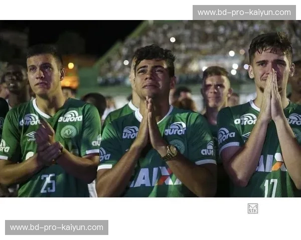 绿茵场上的“灵魂之战”：当沙佩科恩斯遇见防御与正义，南美足球的信仰与狂想